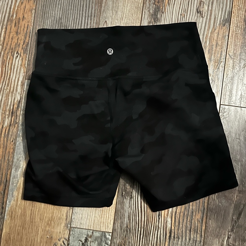 Wunder Train High-Rise Short 6"